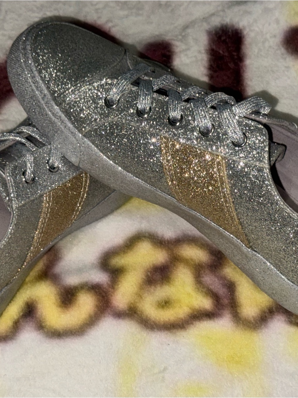 New Kendall & Kylie Silver Glitter Women’s Sneakers converse shoes size 7